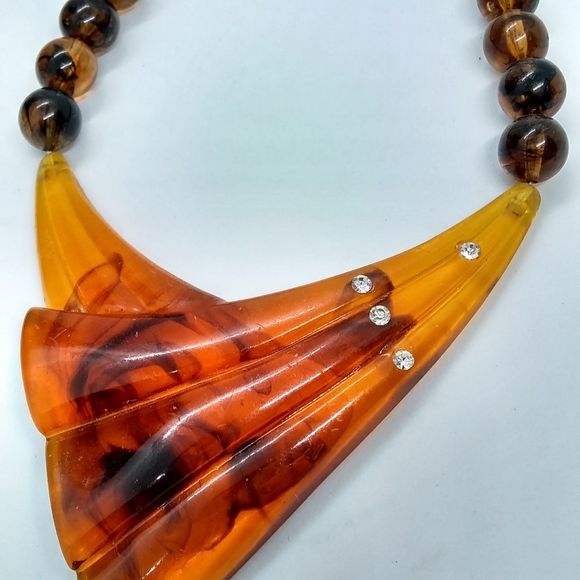 Vintage faux amber beaded necklace - Picture 11 of 13